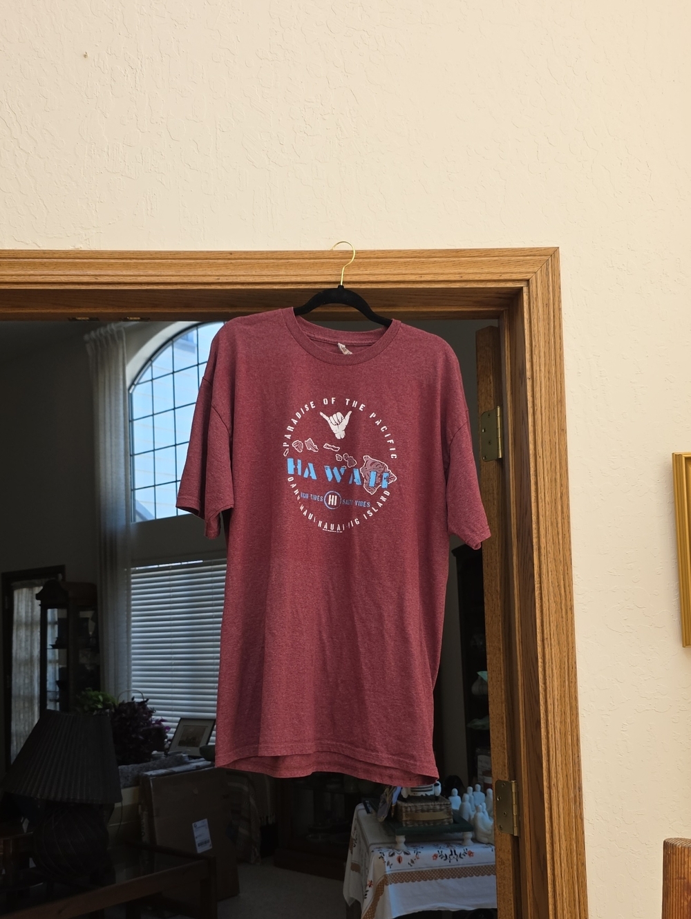 Hawaii Graphic Short-Sleeve Tee - Maroon
